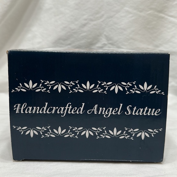 Angel Statue - Picture 8 of 10